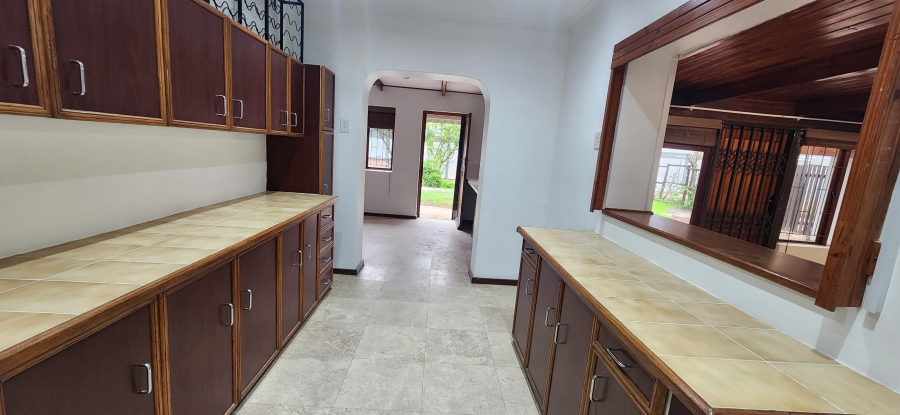 To Let 3 Bedroom Property for Rent in Meadowridge Western Cape
